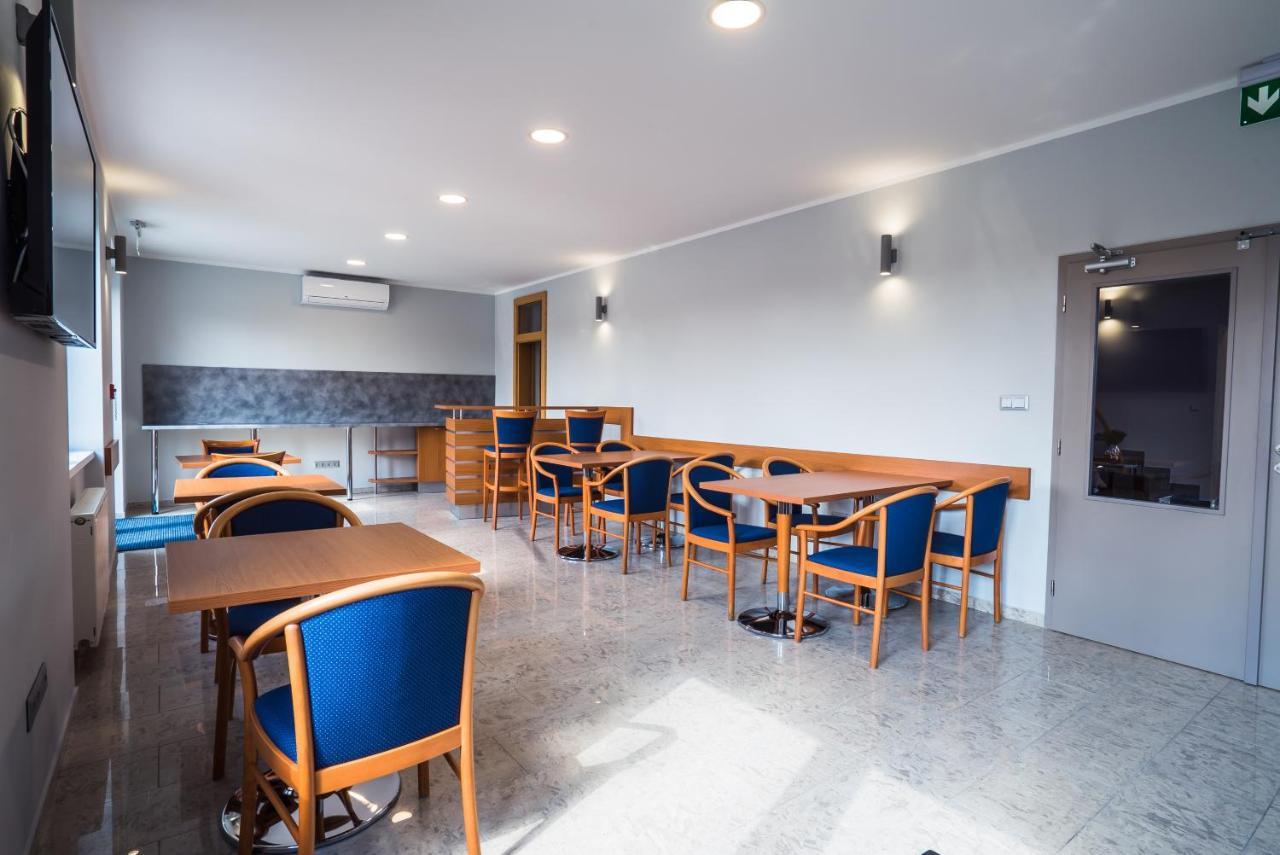 Cassian Inn Partizanske Bagian luar foto